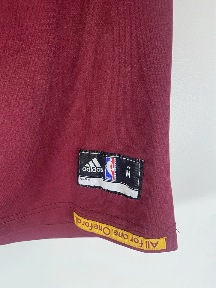 Молодежная баскетбольная футболка Cleveland Cavaliers размер средний Adidas Kyrie Irving No2 - Изображение 4 из 4