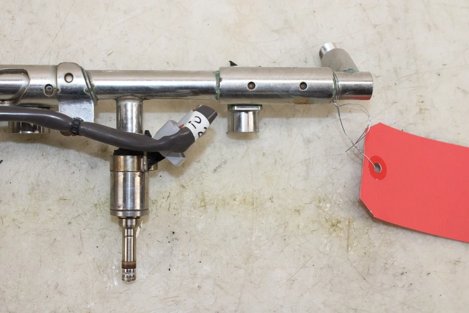 Riel de inyección de combustible izquierdo Infiniti Q60 2017-2019 3,0 L OEM JF82 Foto 2 de 4