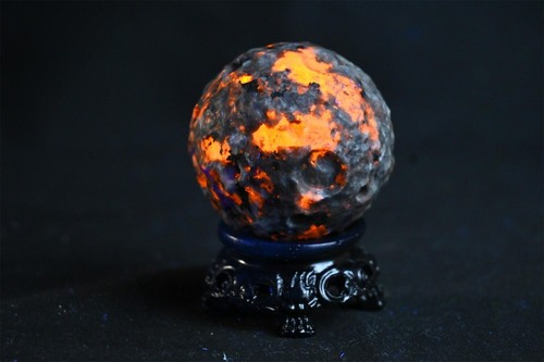Natural Yooperlite Moon Sphere UV Reactive Sodalite Gemstone Ball Home Decor - Picture 4 of 6