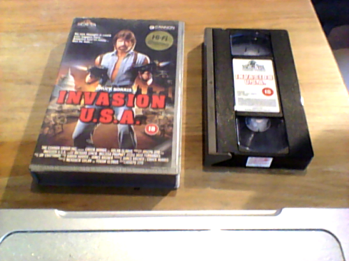 INVASION U.S.A. MGM UK PAL VHS PRE CERT VIDEO 1986 Chuck Norris Cannon Films - Picture 1 of 2