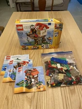 LEGO CREATOR: Tree House (31010) Complete (missing string) With Box and Manuals