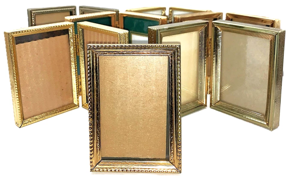 7 pequeños marcos de fotos retro de metal dorado ornamentado latón en relieve doble pliegue de colección Foto 3 de 4