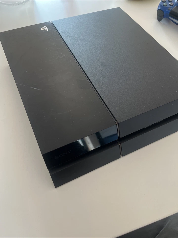 Sony PlayStation 4, photo 2 of 5