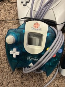 Sega Dreamcast Console Bundle TESTED 4 Controllers (2 Millennium 2000) VMU, Game