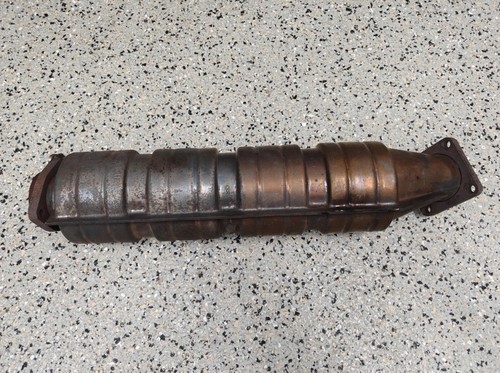 930 Turbo 3.3 Turbo Catalytic Converter 32,000 Miles Works Great