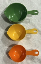 Williams Sonoma (3) Melamine Plastic Measuring Cups 1cup, 1/2c, 1/3c Multicolor
