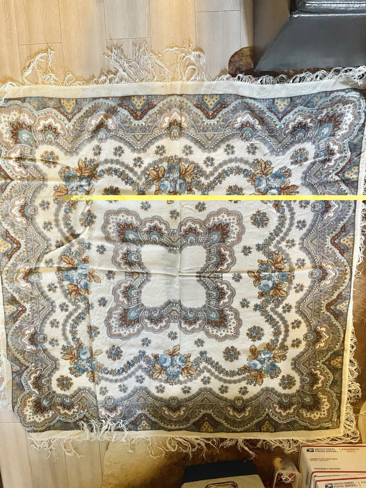 Pavlovo Posad Russian Shawl  Wrap 48x48” 100% wool Fringe Scarf Flower Ivory - Image 3 of 4