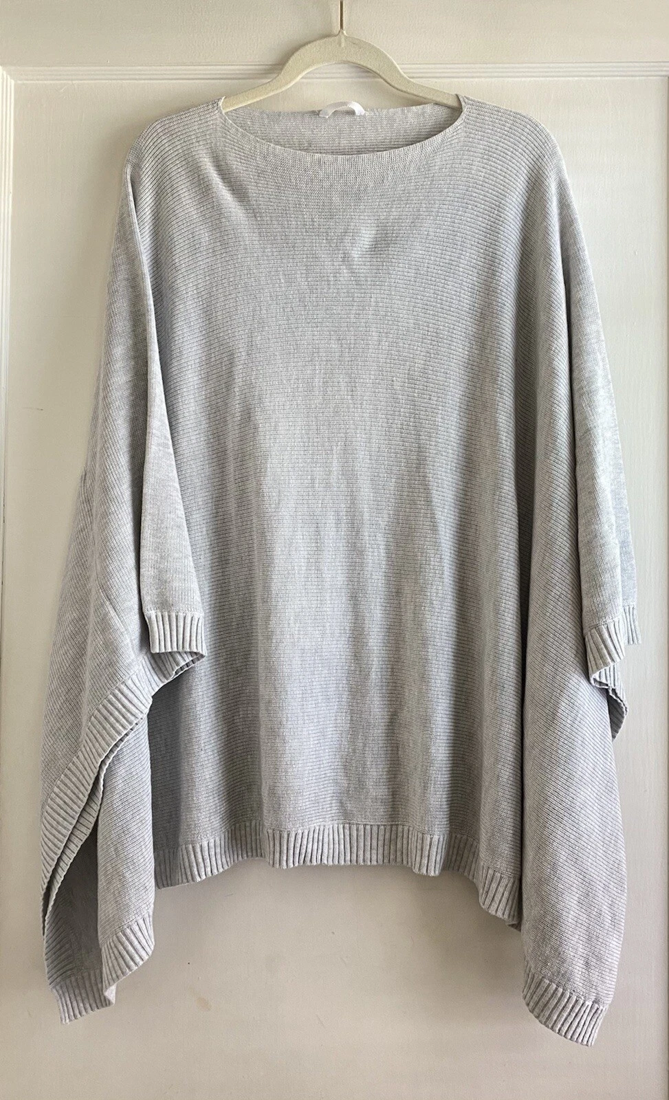 NWOT Lululemon Boolux Knit Divinity Scarf Shawl Poncho Wrap Light Gray O/S