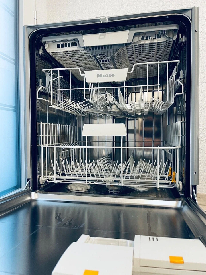 Miele Lavastoviglie sottopiano da incasso G 5210 SCi - Pronta Consegna - Immagine 2 di 4