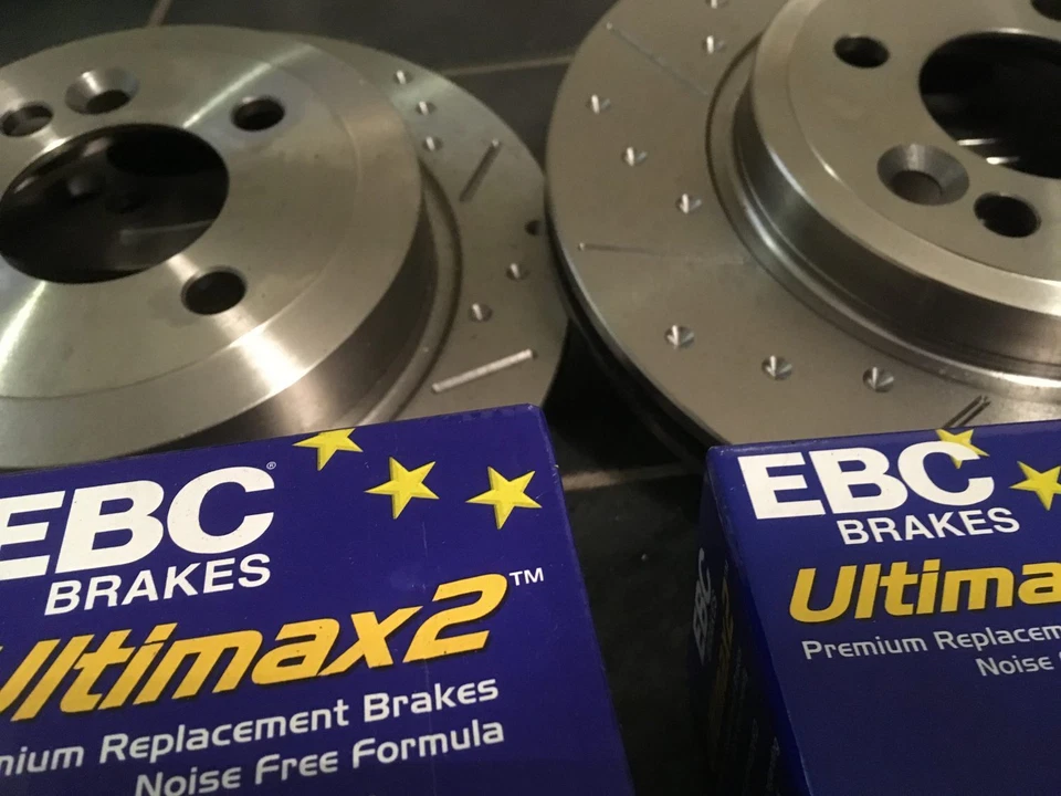 Mini R53 Cooper S dischi freno scanalati e pastiglie EBC UltiMAX, Fnt + Posteriore - Immagine 2 di 4