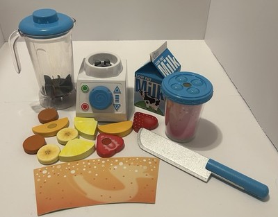 Melissa and Doug Smoothie Maker Blender Set 19 Pieces  Cute Wooden Playset