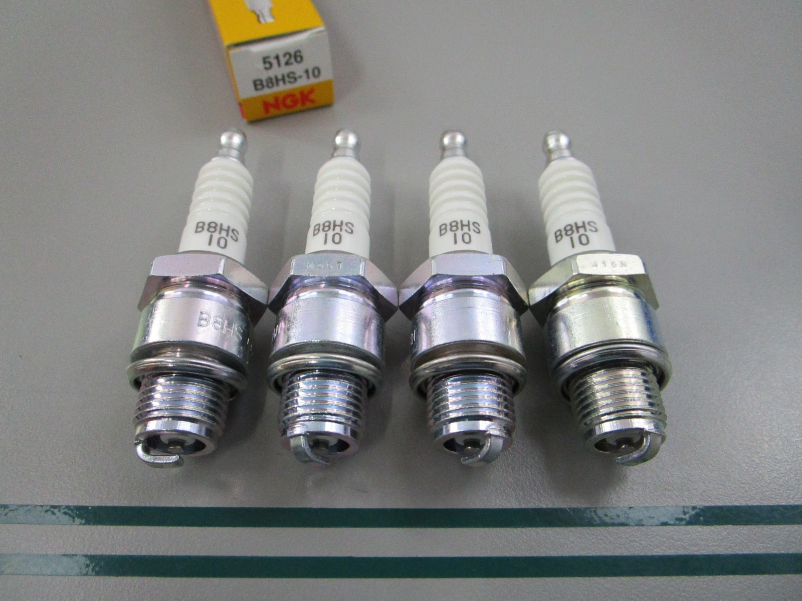 NGK NEW OEM Spark Plug B8HS-10 5126 Yamaha Suzuki Tohatsu LOT OF 4 0810