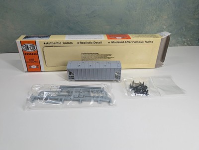 Con-Cor HO 40' Airslide Covered Hopper Modern Version Undecorated Gray KIT