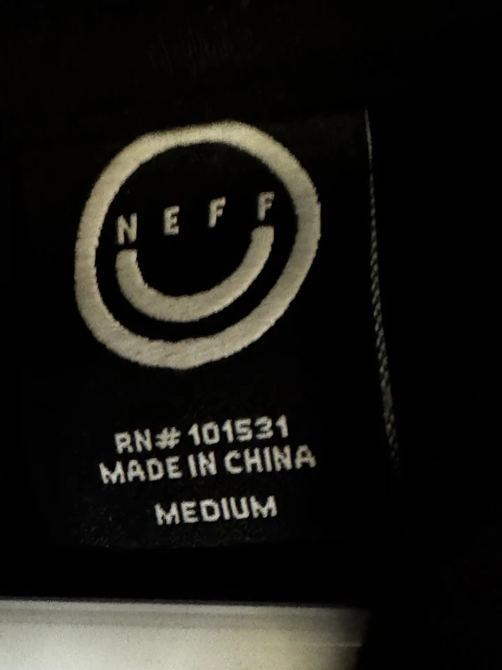 Neff “ WORLDWIDE ” Hoodie Size MEDIUM New WITH TAG. BLACK With PUFF LETTER LOGO - Image 3 of 4