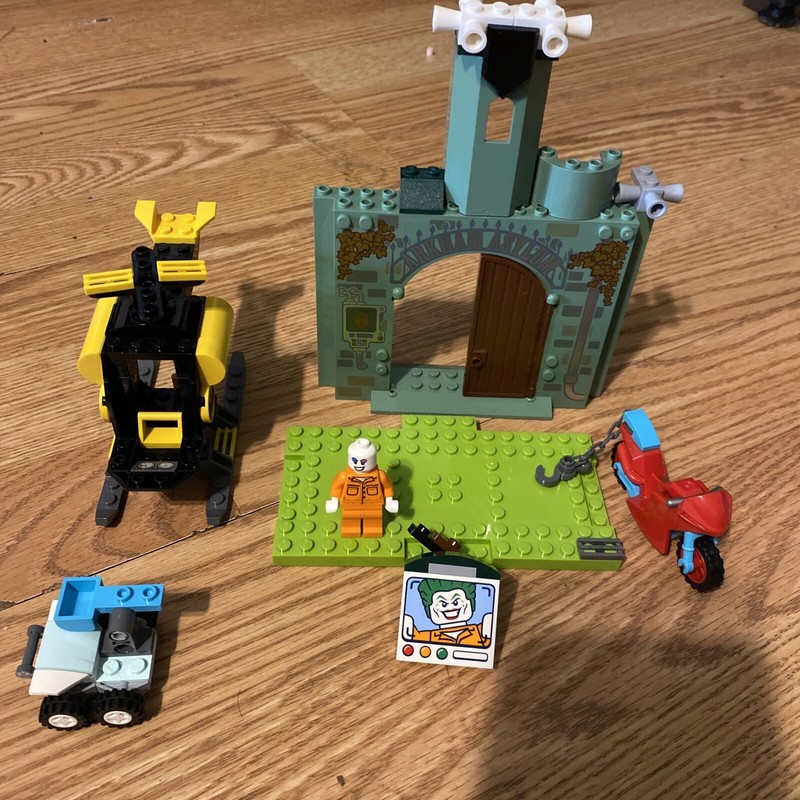 LEGO Batman Joker Escape Arkham Asylum Super Heroes 76138 Door Bike Pieces