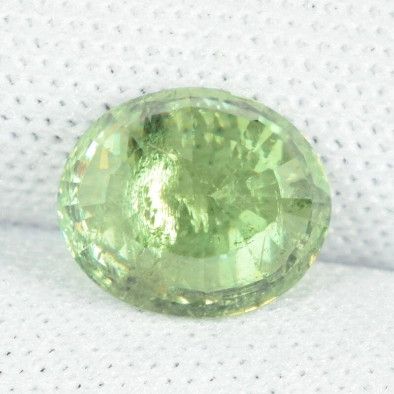2.46 ct SHIMMERING GREEN NATURAL ANDRADITE - DEMANTOID GARNET OVAL  C  Vdo - Image 2 of 3