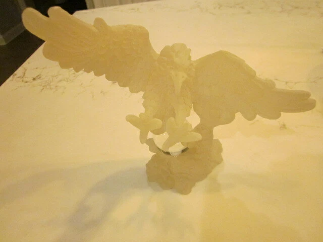 Figurine-EAGLE ON A CLEAR MOVABLE BALL- Frosted Lucite NIB - Image 3 of 4