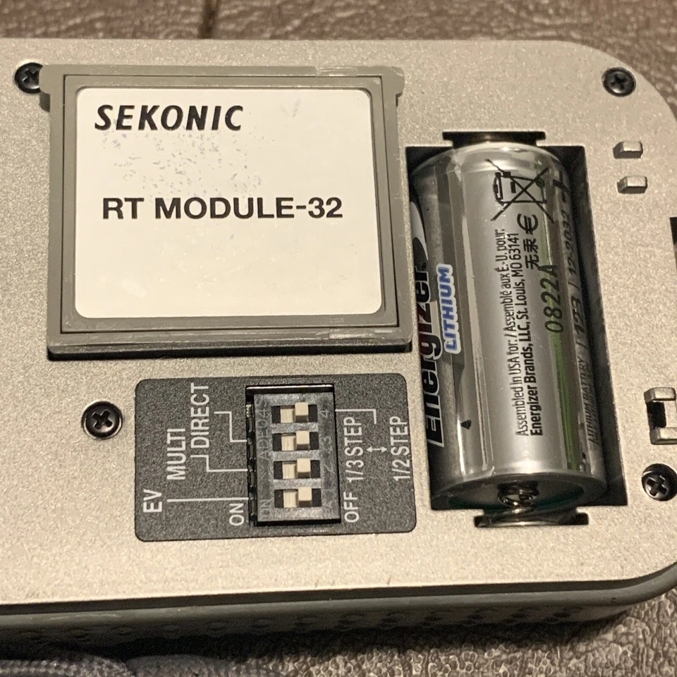 Sekonic L-358 Light Meter with RT- Module 32 Transmitter & battery - Image 3 of 4