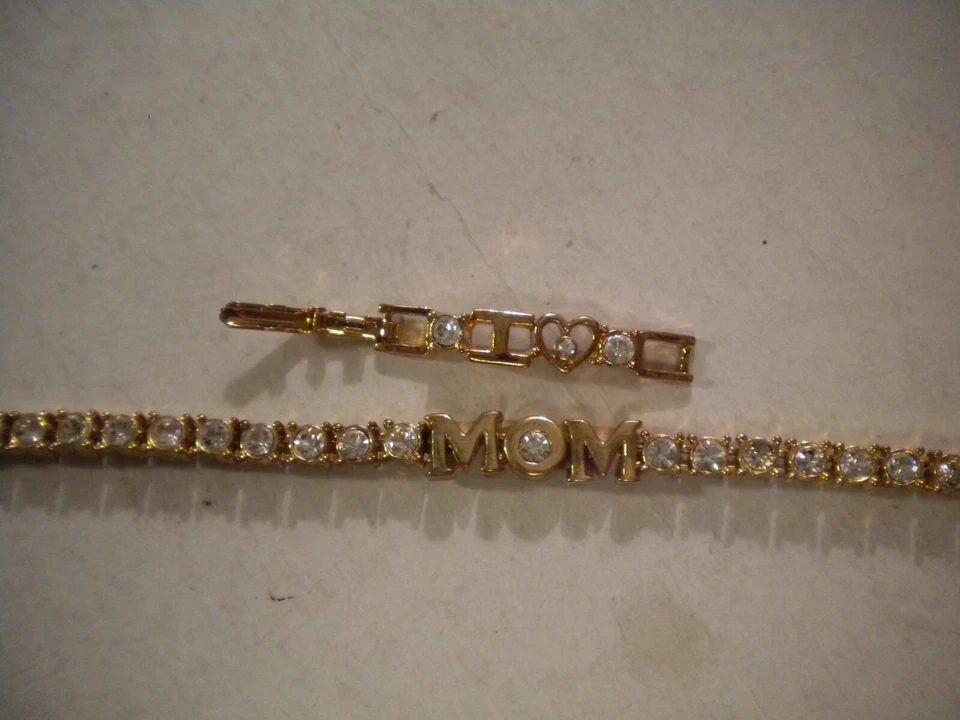 Pulseira de tênis vintage Avon Goldtone Sparkling I ❤ mãe com caixa - Imagem 2 de 4