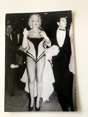Marilyn Monroe Original Foto Elefant Madison Square von Robert Cohen (1955)