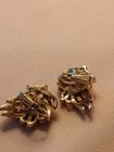 Vintage Women's Crown Trifari Pearls Rhinestones Gold Tone Clip Earrings — photo 3