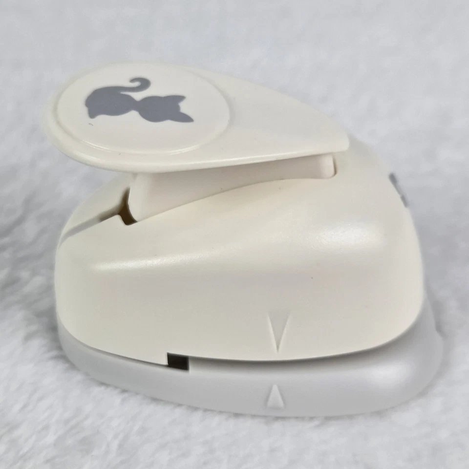 Herramienta artesanal perforadora de papel para gatos iluminada por el sol - Funciona muy bien Foto 4 de 4