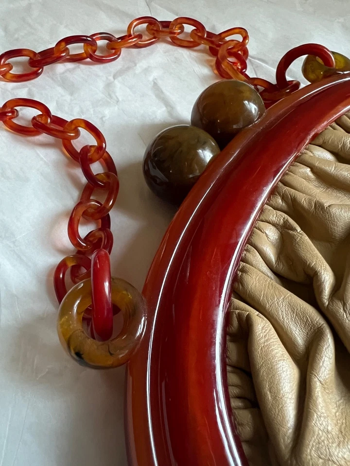 1950s /60s MCM Creamy Beige Tan Leather Clutch Purse With Bakelite Chain Mad Men - Image 2 of 4