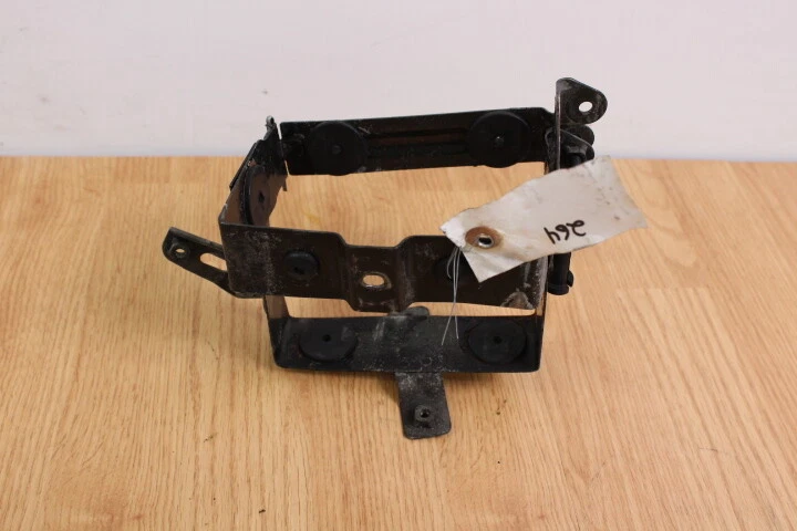 1983 年本田银翼 650 GL650 集成电池盒/支架 — 第 4/4 张图片