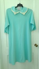 Vintage VANITY FAIR Velour Housecoat Robe Greenish Pockets 1960s Grandmacore S