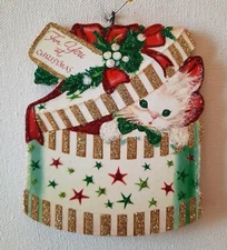 CAT in GOLD STRIPED HAT BOX w/ PINE  * Glitter WOOD CHRISTMAS ORNAMENT * Vtg Img