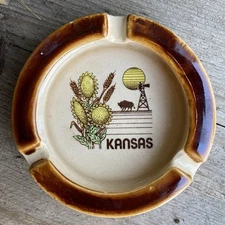 Vtg Souvenir Ceramic Ashtray Kansas Sunflower State Farm Prairie Brown 4.5”