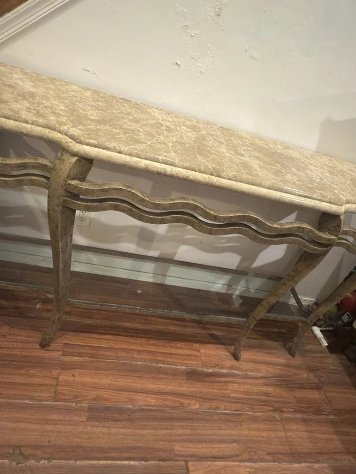 Mesa consola italiana de mármol vintage con base escultórica de latón mostrador de vidrio Foto 3 de 4