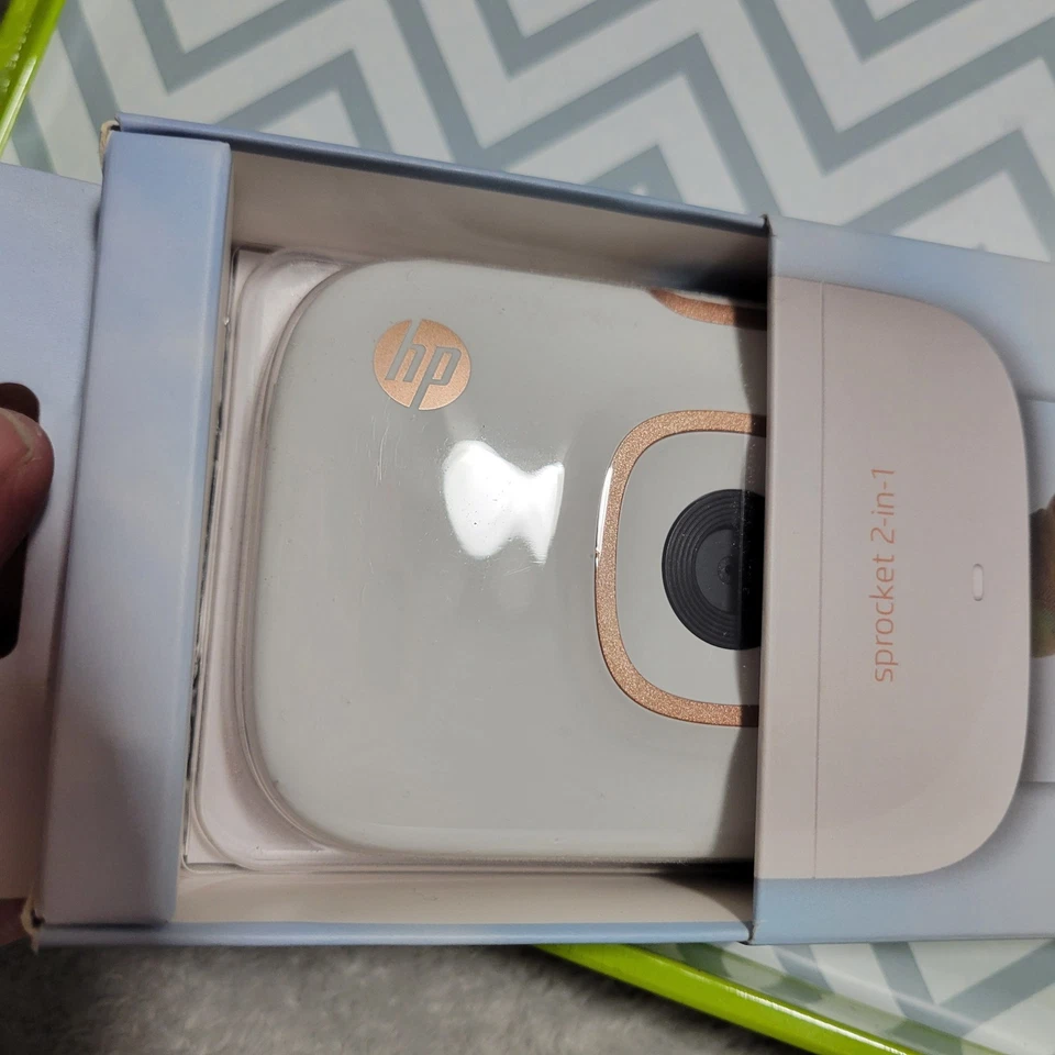 HP Sprocket 2 in 1 Printer and Instant Camera White 2fb96a Bundle W/ Zink Paper - Image 3 of 4