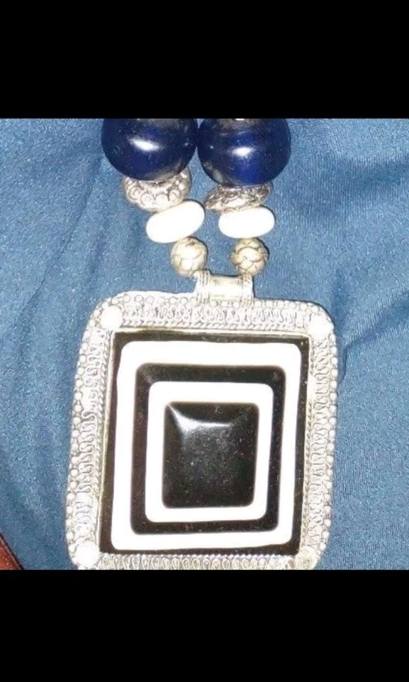 Collar monocromático duradero sin marca a rayas plateadas grueso blanco negro Foto 4 de 4