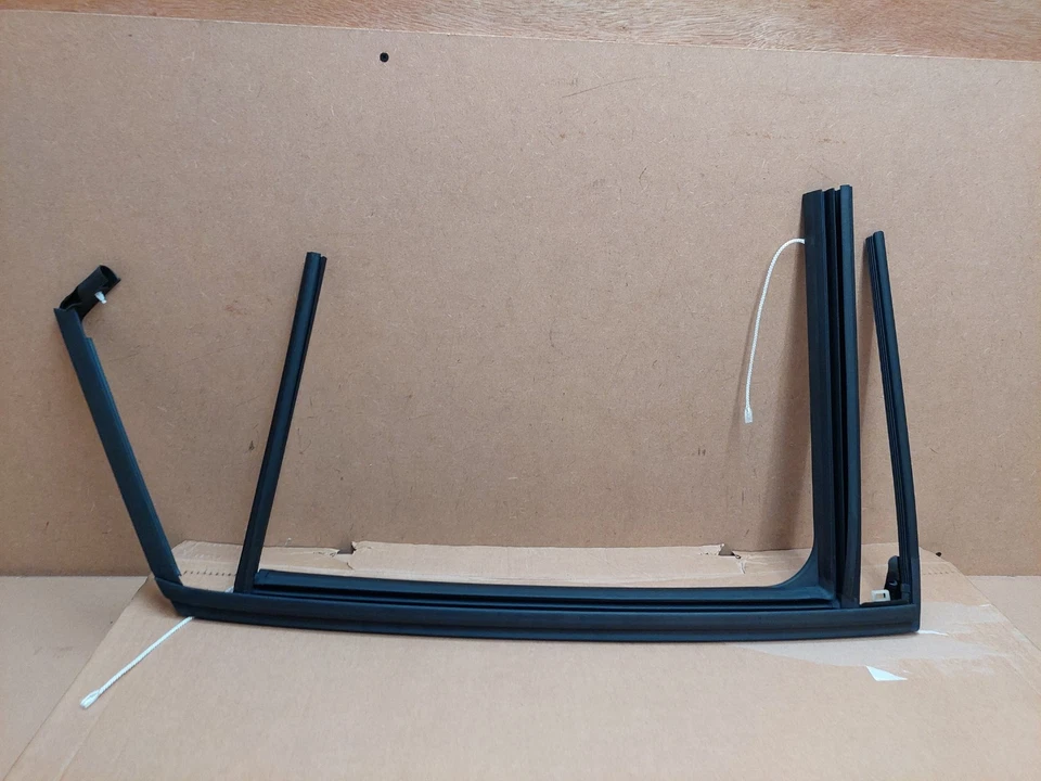 Peugeot 2008 Rear Left Door Window Rubber Seal 9825819380 2022-on Genuine NEW - Image 2 of 4