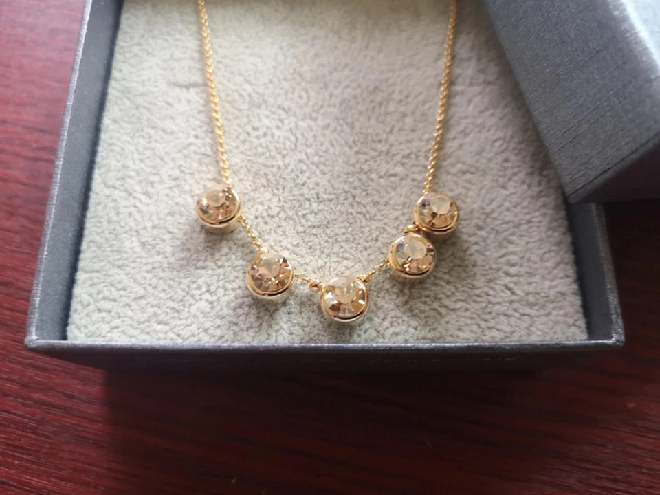 Nuevo conjunto de collar y pendientes de cristal enchapado en oro rosa de diseñador Park Lane (S19392 Foto 4 de 4