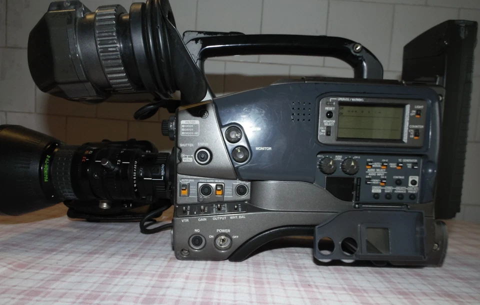 CAMCORDER JVC GY DV500E - LENTE FUJINON S14x7.3B12U - WIEWFINDER VF P115BE - Imagen 3 de 4