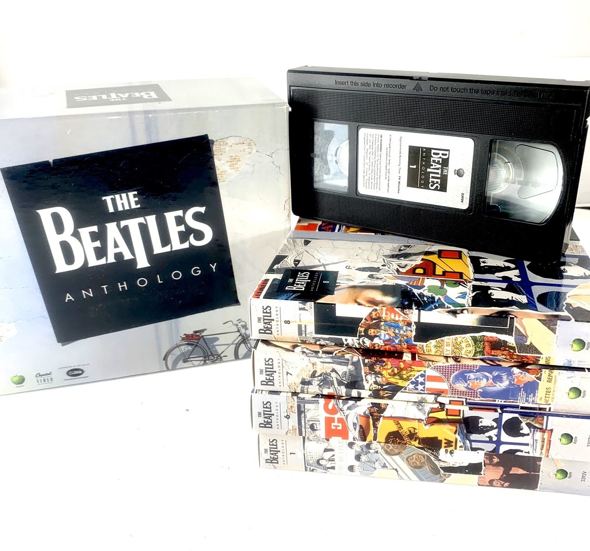 ザ・ビートルズ/ビートルズ・オン・TV [VHS] ビートルズ VHS まとめ売り - メルカリ