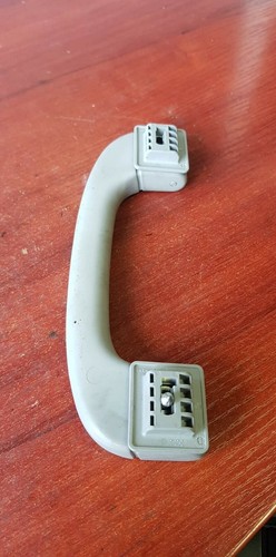 BMW 3ER E90 E91 DACHHALTEGRIFF VORNE LINKS / RECHTS IN GRAU 7033659