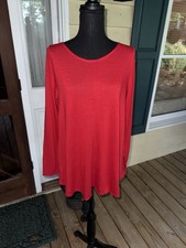 NWT Womens Sz Medium Attitudes by Renee Scoopneck Tunic with Seam Detail Red