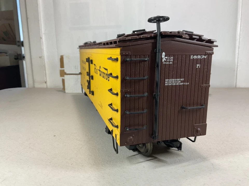 Bachmann G D&RGW Reefer & WJ Rainey Gondola + Extra Parts - Image 4 of 4