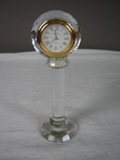 kleine Tischuhr/Schreibtischuhr geschliffenes Kristallglas Gehäuse Quartzwerk