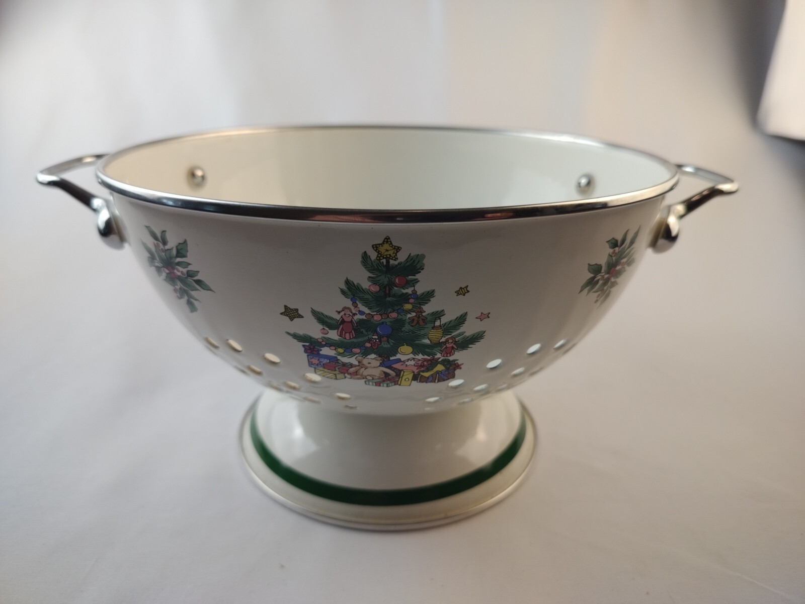NIKKO Colander HAPPY HOLIDAYS 3 Quart NEVER USED Christmas Strainer (3c)