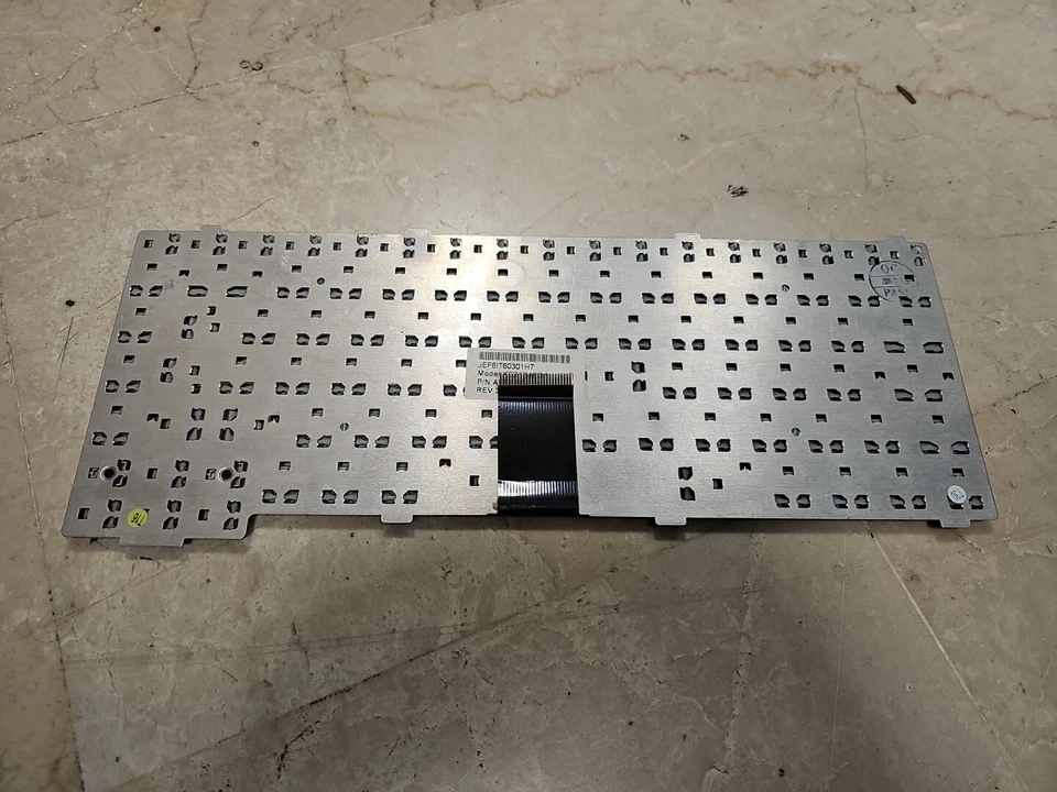 FSC K021346Q1 Amilo V7010 V8010 Tastiera Azerty Tastiera AEEF6FXI011 K020329B1 - Immagine 2 di 3