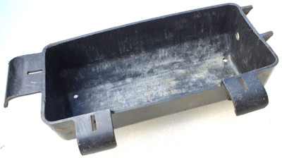 Suzuki GSX 750 EF Untersitz Werkzeug Kit Halter Tray Panel 1984 GSX750EF