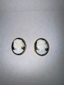 Estee Lauder Solid Perfume Compact 2010 "Timeless Cameo" Used