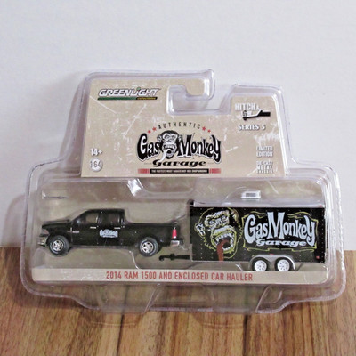 GREENLIGHT 1/64 HITCH & TOW 2014 RAM 1500 & ENCOSED CAR HAULER GAS MONKEY S5