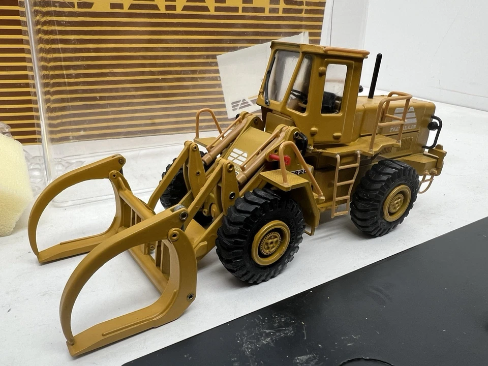 Fiat-Allis FR20B LOG Loader - Old Cars 1:50 Scale ?Diecast Model #60800 IN BOX - Image 3 of 4