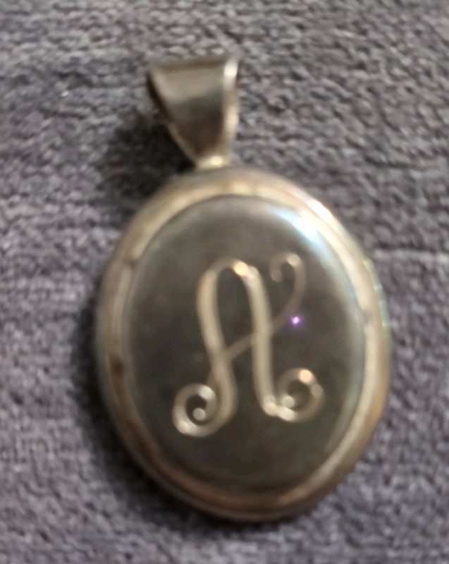 Oval Sterling pendant monogramed with the initial A 925
