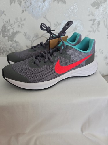 Nike Revolution 6 NN (GS) Kids Trainers Grey/Red/Blue UK 5.5 EU 38.5